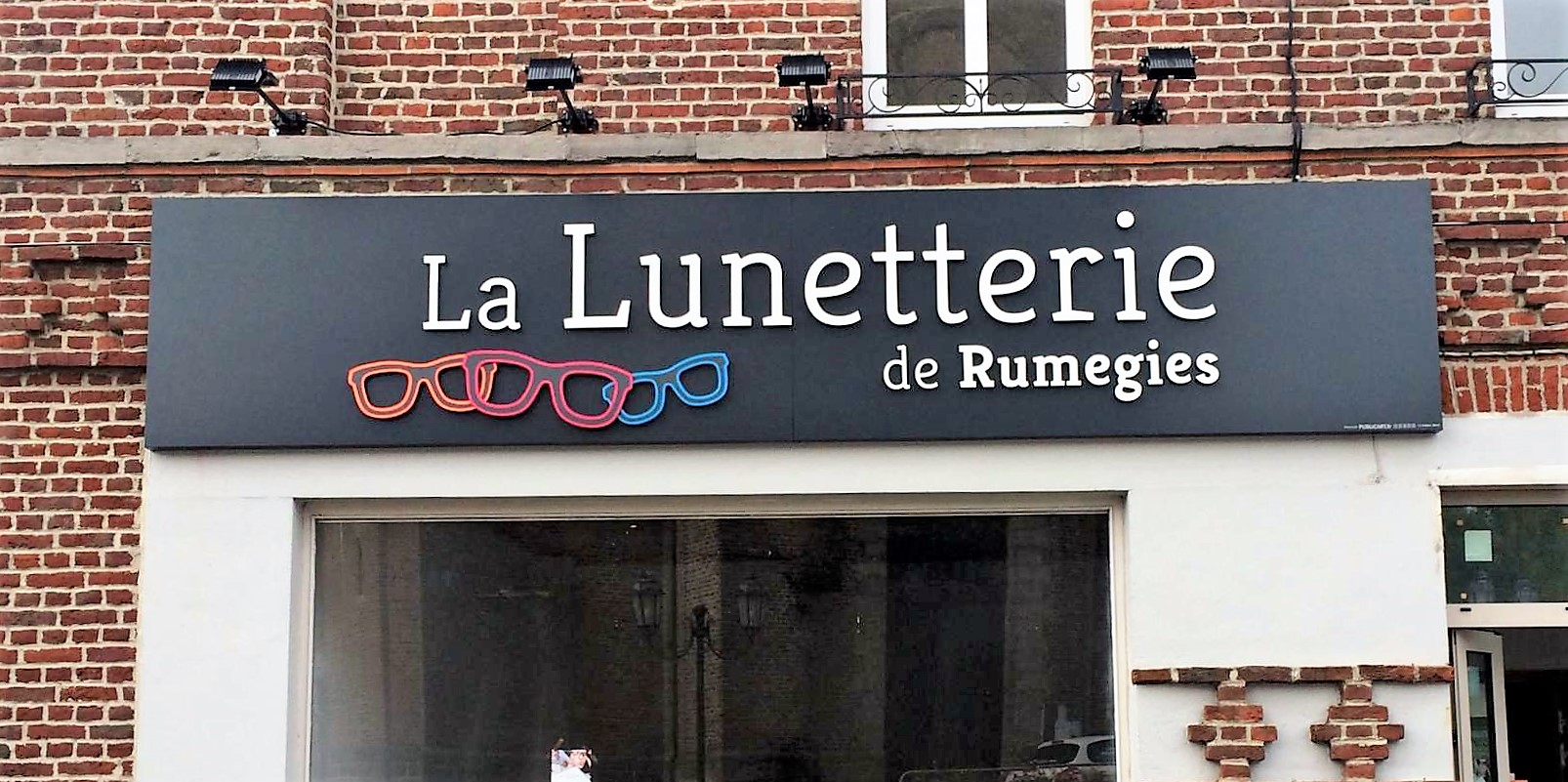 enseigne relief lettrage