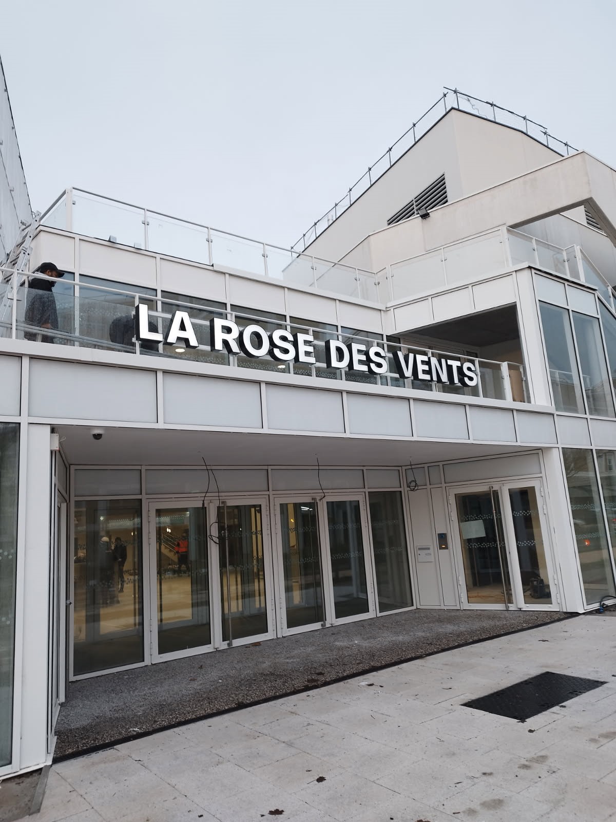 Enseigne lettres lumineuses Night and day, Fabricant d'enseignes lille, enseignes leds nord, lettres enseigne lumineuses nord, enseignes lumineuses